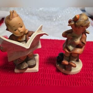 charming authentic german Hummel set mother and father .